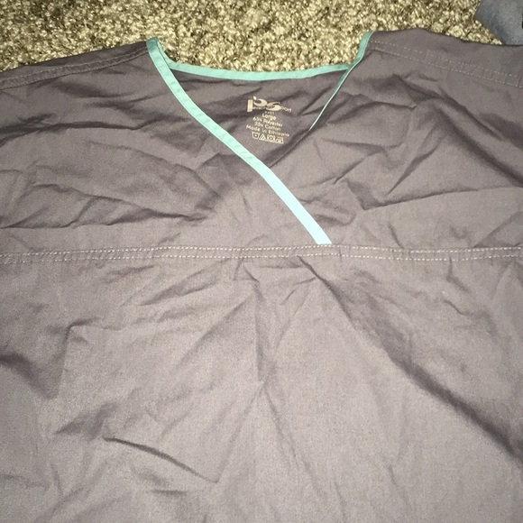 Scrub top - Picture 3 of 4